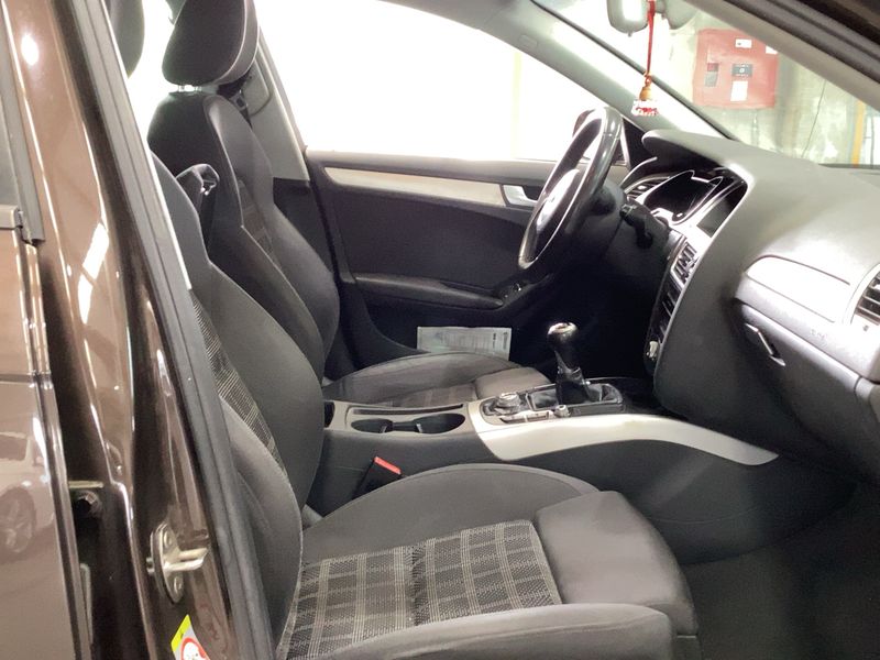 Audi A4 2.0 TDI Ambition 2012 – снимка 11