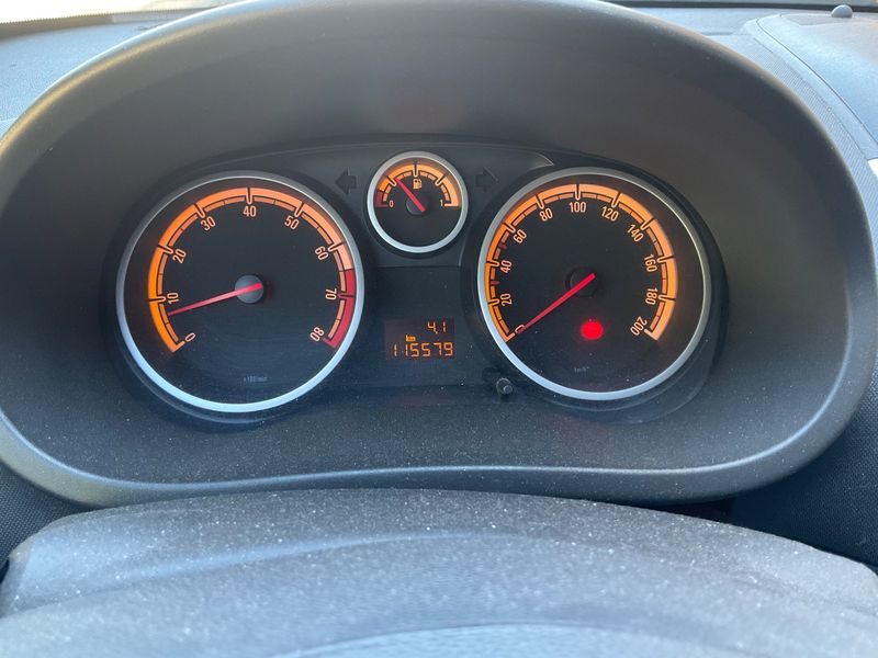 Opel Corsa 1.2 Elective 2011 – снимка 4