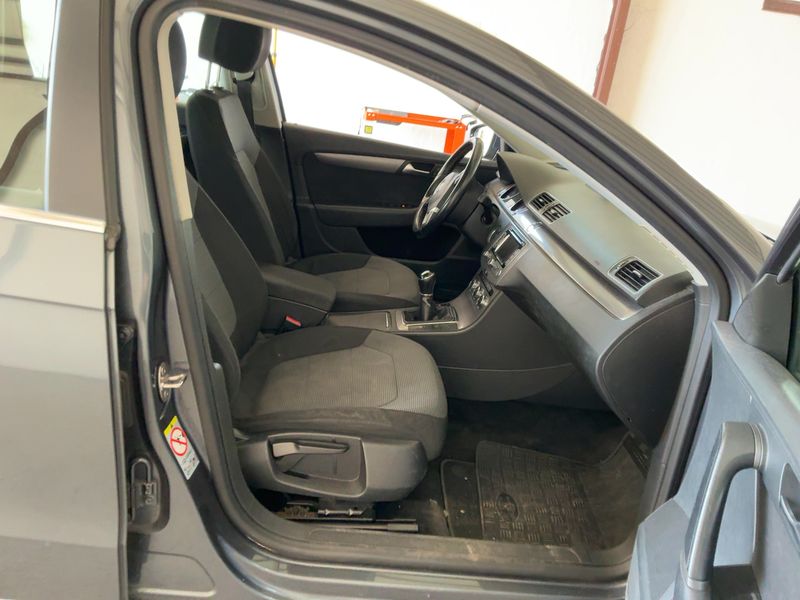 Volkswagen Passat 1.6 TDI Comfortline BlueMotion Tech 2013 – снимка 16