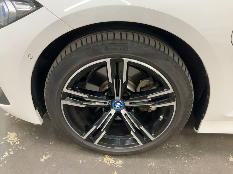 BMW 3er 330e xDrive M Sport 2023 – снимка 3