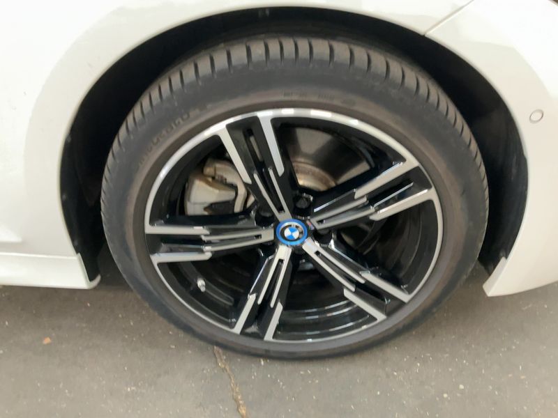 BMW 3er 330e xDrive M Sport 2023 – снимка 11
