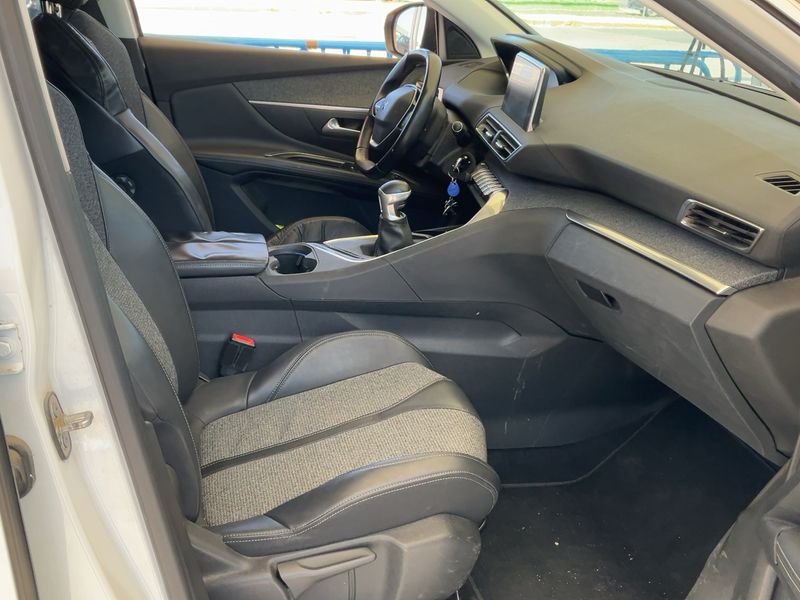 Peugeot 3008 1.2 PureTech Allure 2018 – снимка 16