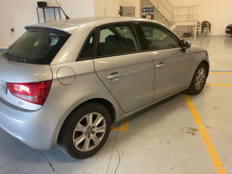Audi A1 Sportback 1.6 TDI Attraction 2014 – снимка 9