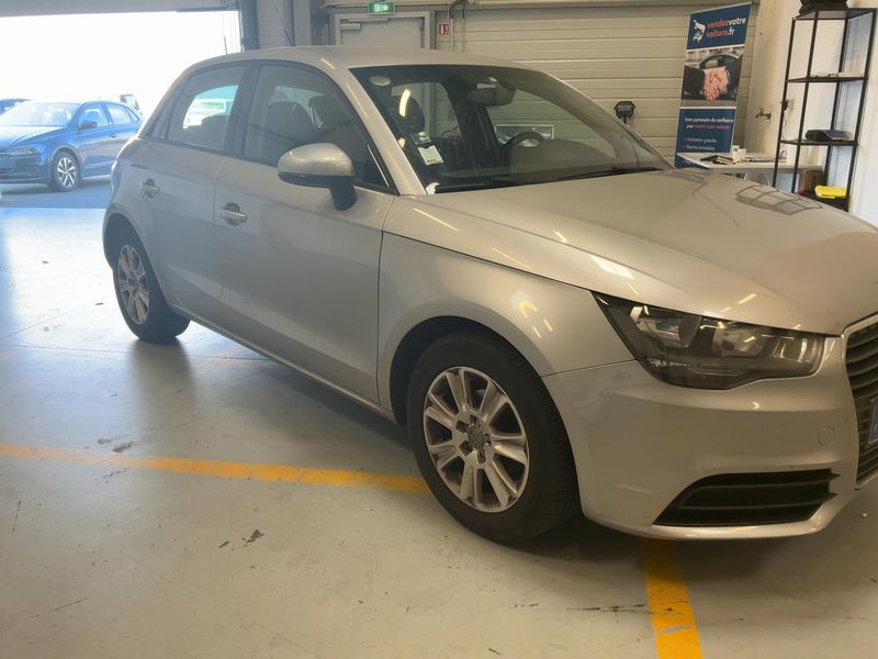 Audi A1 Sportback 1.6 TDI Attraction 2014 – снимка 13