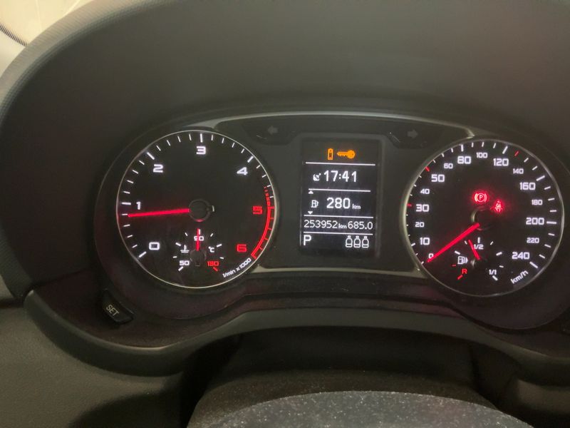 Audi A1 Sportback 1.6 TDI Attraction 2014 – снимка 19