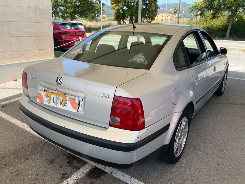 Volkswagen Passat 1.9 TDI Trendline 1999 – снимка 2