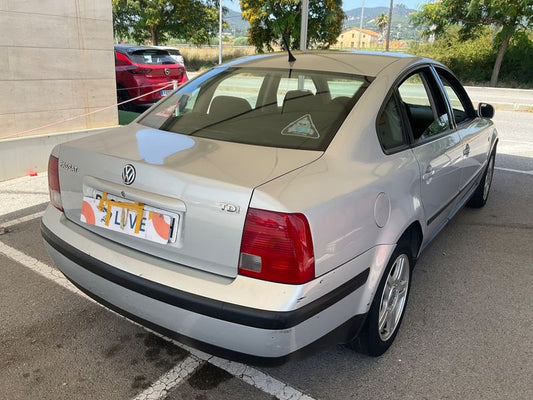 Volkswagen Passat 1.9 TDI Trendline 1999 – снимка 2