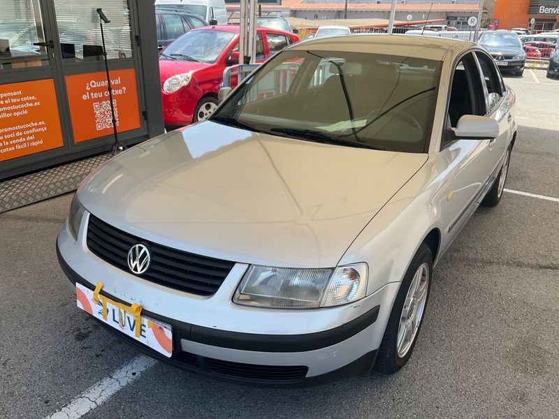 Volkswagen Passat 1.9 TDI Trendline 1999 – снимка 1