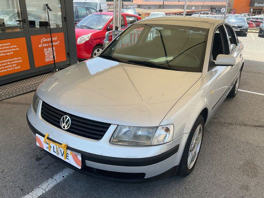 Volkswagen Passat 1.9 TDI Trendline 1999 – снимка 1