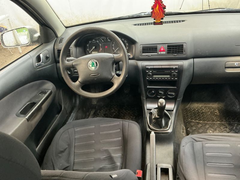 Skoda Octavia 1.6 Tour 2009 – снимка 3