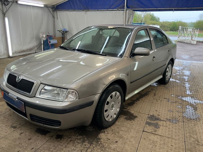 Skoda Octavia 1.6 Tour 2009 – снимка 1