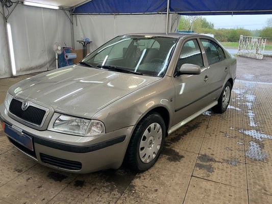 Skoda Octavia 1.6 Tour 2009 – снимка 1