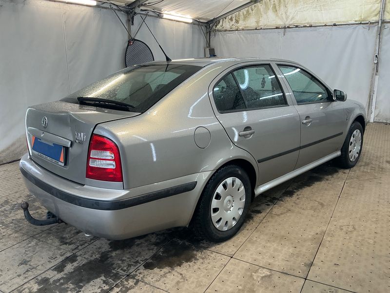 Skoda Octavia 1.6 Tour 2009 – снимка 2
