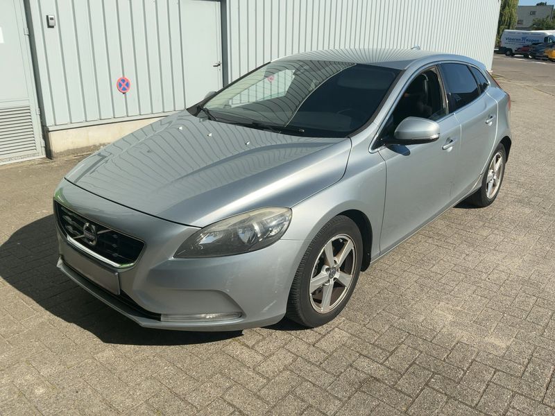 Volvo V40 1.6 D2 Momentum 2013 – снимка 1