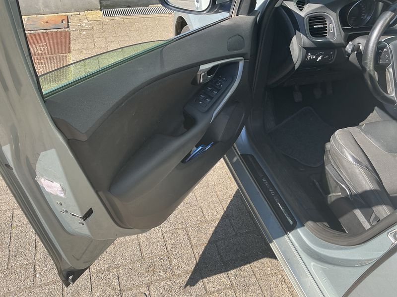 Volvo V40 1.6 D2 Momentum 2013 – снимка 29