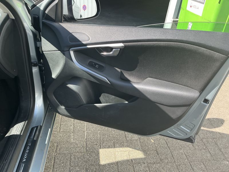Volvo V40 1.6 D2 Momentum 2013 – снимка 34
