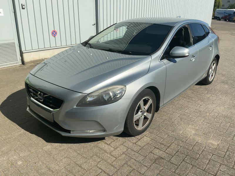 Volvo V40 1.6 D2 Momentum 2013 – снимка 2