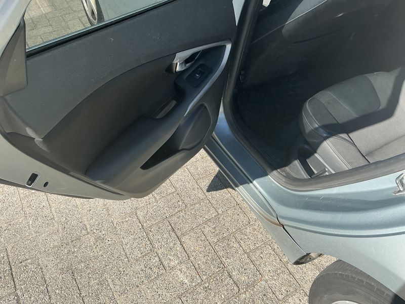 Volvo V40 1.6 D2 Momentum 2013 – снимка 30