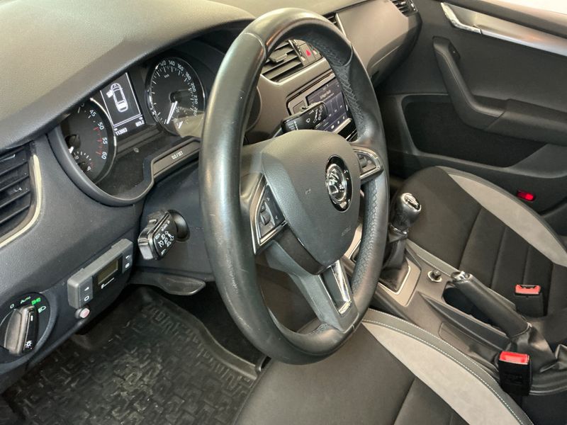 Skoda Octavia 1.6 TDI Joy 2017 – снимка 24