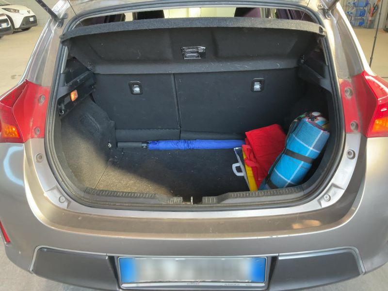 Toyota Auris 1.8 Hybrid Active 2013 – снимка 15