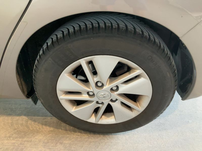 Toyota Auris 1.8 Hybrid Active 2013 – снимка 5