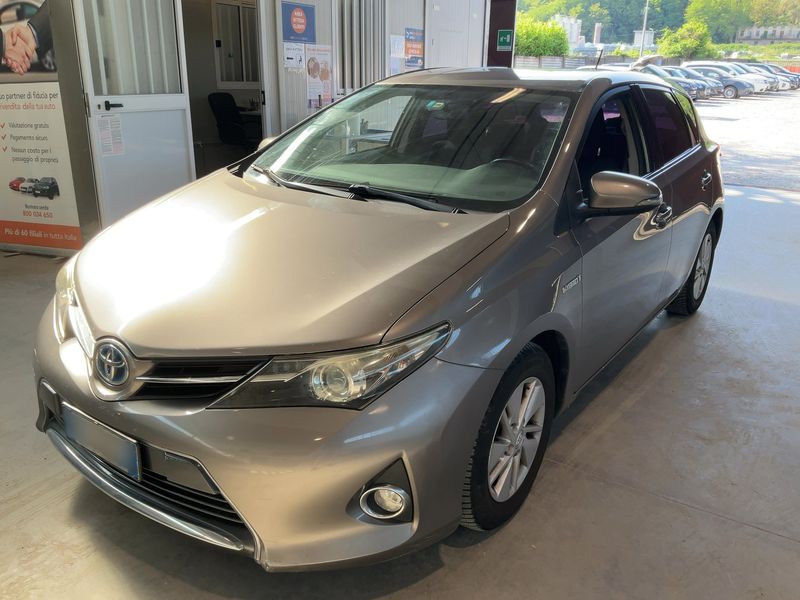 Toyota Auris 1.8 Hybrid Active 2013 – снимка 1