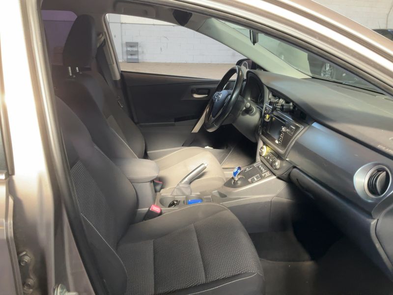 Toyota Auris 1.8 Hybrid Active 2013 – снимка 16
