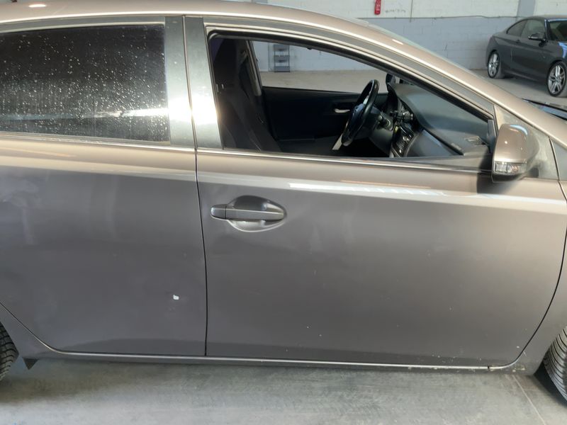 Toyota Auris 1.8 Hybrid Active 2013 – снимка 10