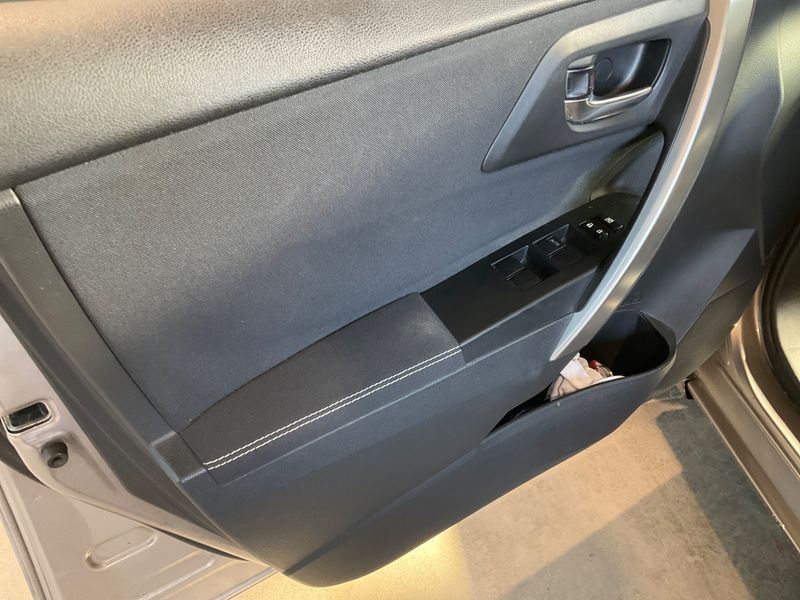 Toyota Auris 1.8 Hybrid Active 2013 – снимка 25