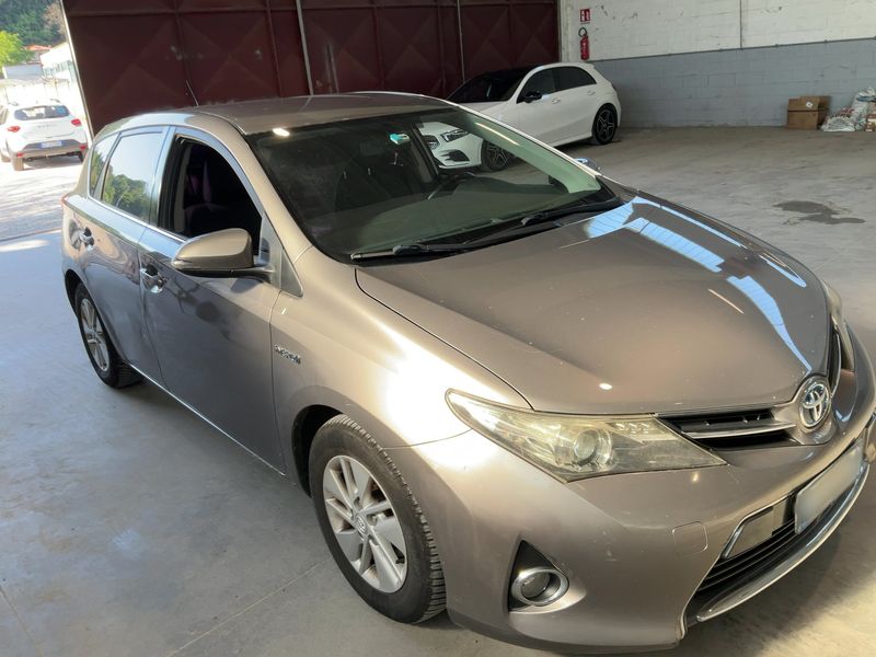Toyota Auris 1.8 Hybrid Active 2013 – снимка 12
