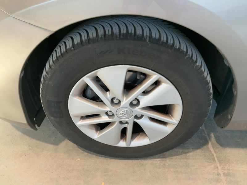 Toyota Auris 1.8 Hybrid Active 2013 – снимка 3