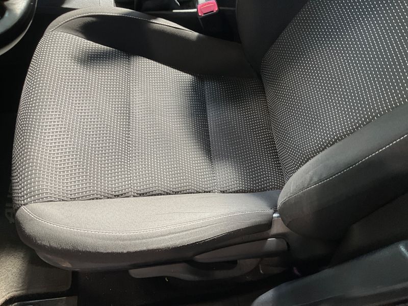 Toyota Auris 1.8 Hybrid Active 2013 – снимка 23