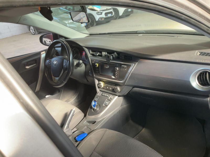 Toyota Auris 1.8 Hybrid Active 2013 – снимка 17