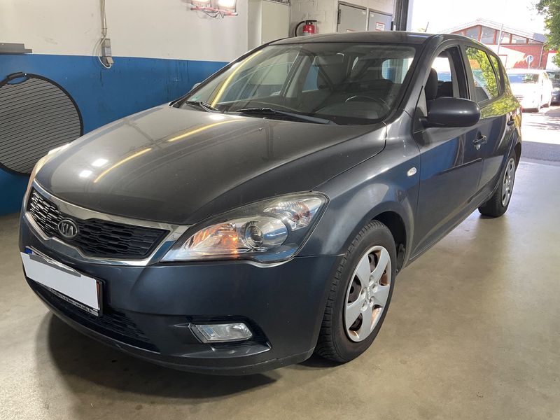Kia cee'd 1.4 Vision 2011 – снимка 1