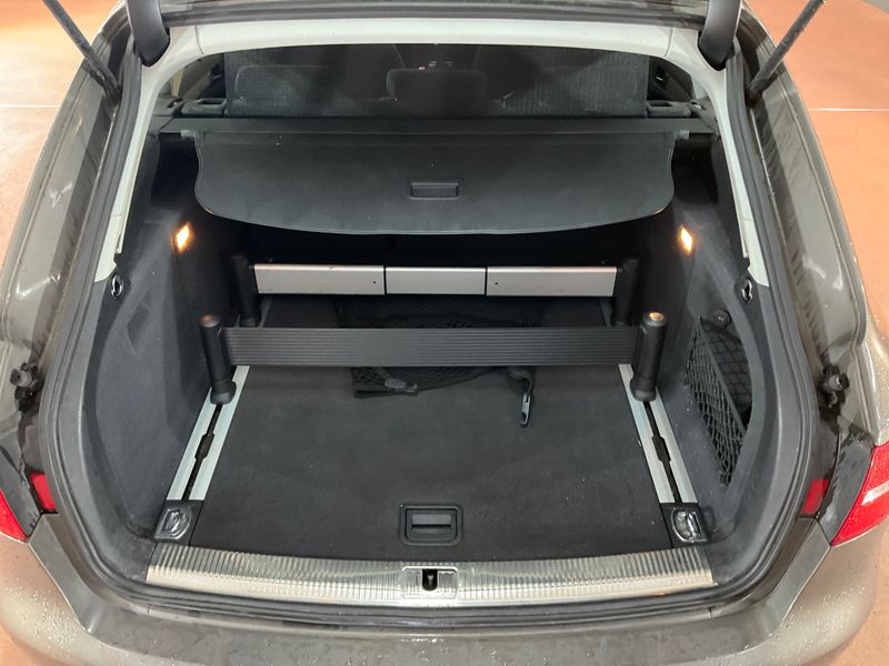 Audi A4 2.0 TDI quattro Attraction 2014 – снимка 26