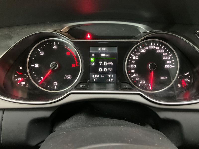 Audi A4 2.0 TDI quattro Attraction 2014 – снимка 13