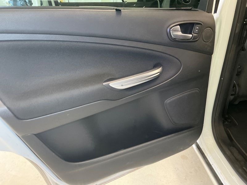 Ford S-Max 2.0 TDCi Titanium 2011 – снимка 28