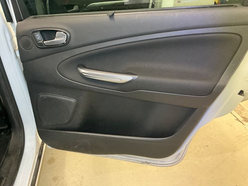 Ford S-Max 2.0 TDCi Titanium 2011 – снимка 27