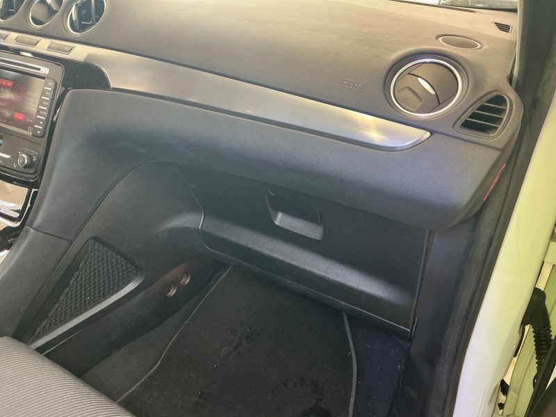 Ford S-Max 2.0 TDCi Titanium 2011 – снимка 24