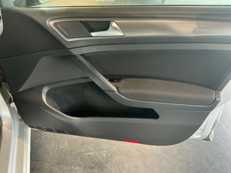 Volkswagen Golf VII 1.6 TDI Trendline BlueMotion Tech 2013 – снимка 22