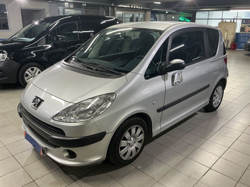 Peugeot 1007 1.4 Trendy 2009 – снимка 1