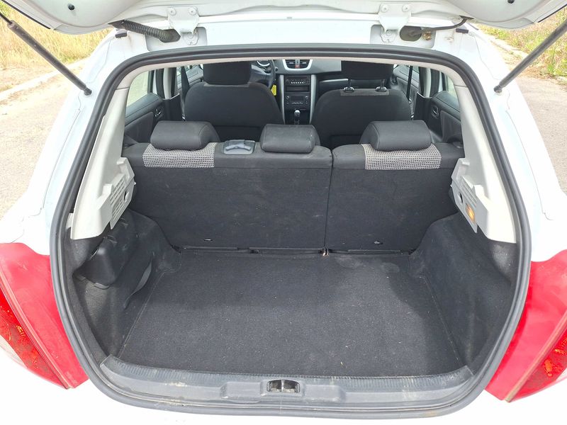 Peugeot 207 1.4 HDi Premium 2010 – снимка 9