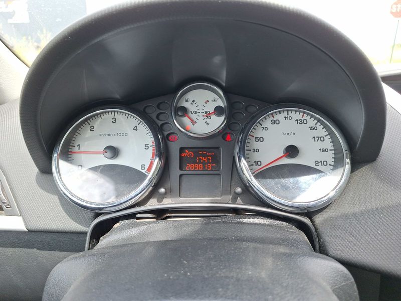 Peugeot 207 1.4 HDi Premium 2010 – снимка 12
