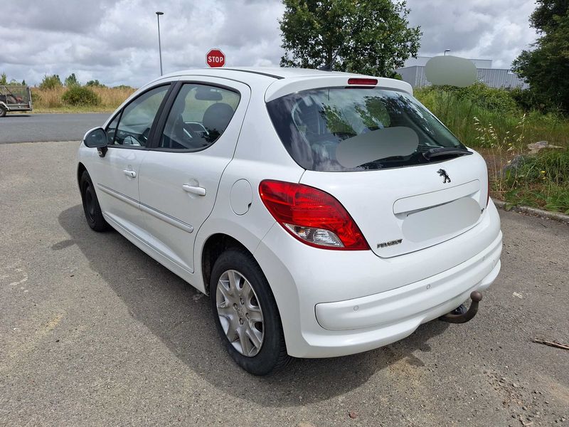 Peugeot 207 1.4 HDi Premium 2010 – снимка 3