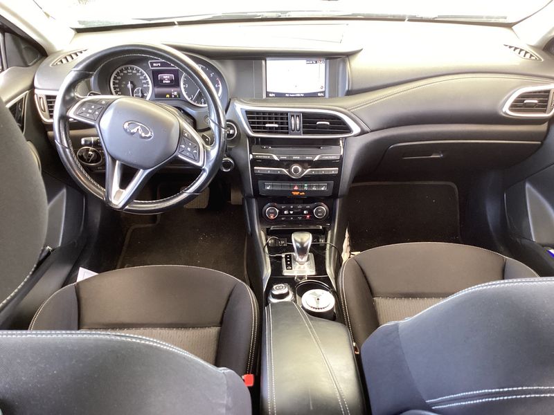 Infiniti Q30 2.2 Diesel 2016 – снимка 17