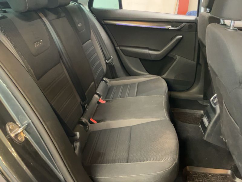 Skoda Octavia 2.0 TDI Scout 4x4 2019 – снимка 19