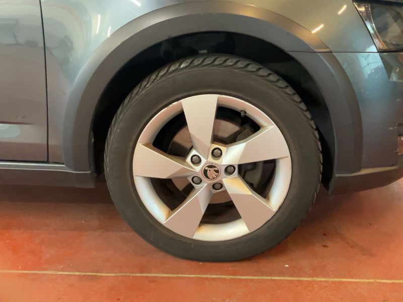 Skoda Octavia 2.0 TDI Scout 4x4 2019 – снимка 11