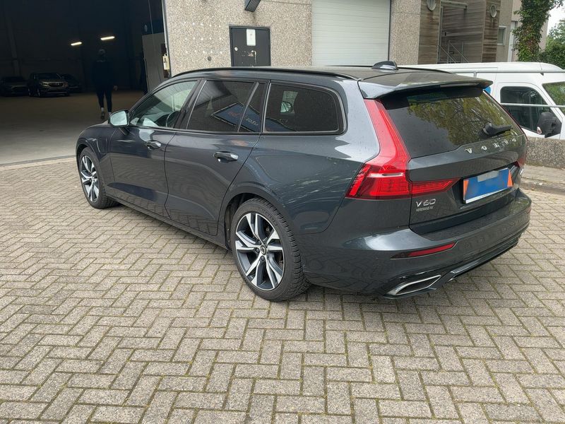 Volvo V60 2.0 T6 Plug-in Hybrid R-Design AWD 2021 – снимка 6