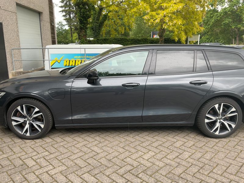 Volvo V60 2.0 T6 Plug-in Hybrid R-Design AWD 2021 – снимка 4