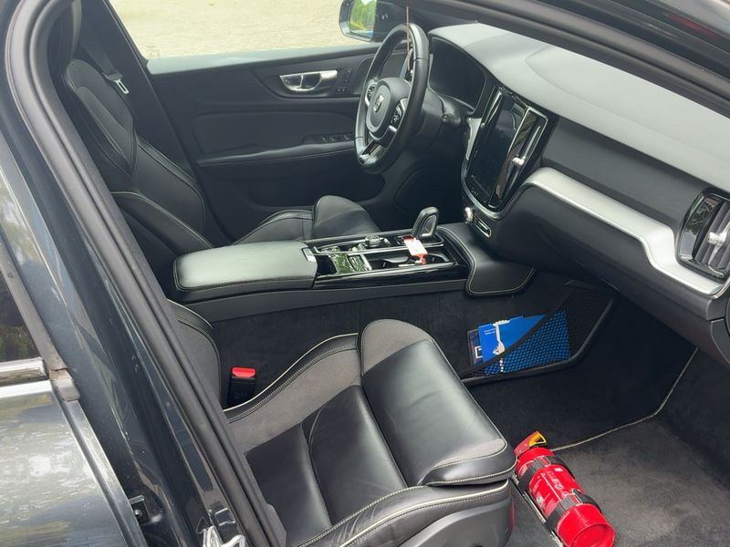 Volvo V60 2.0 T6 Plug-in Hybrid R-Design AWD 2021 – снимка 16